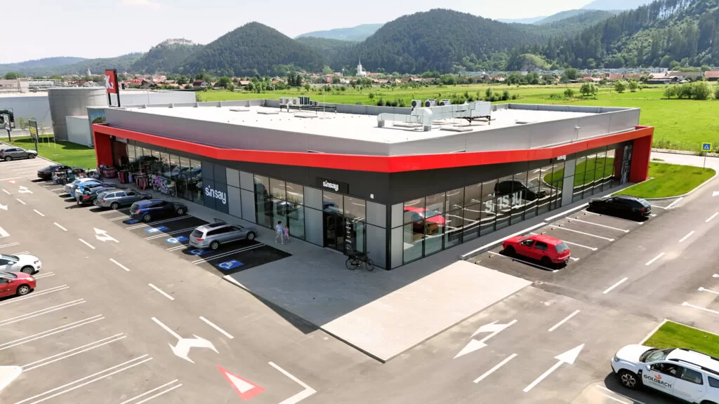 The Benefits of Retail Parks for Medium and Small Communities in Romania